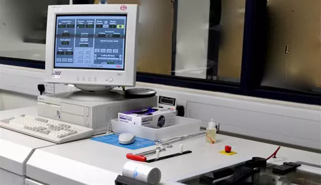 A lab workstation with a computer monitor displaying data, used for analyzing tissue distribution through QWBA and MARG techniques.